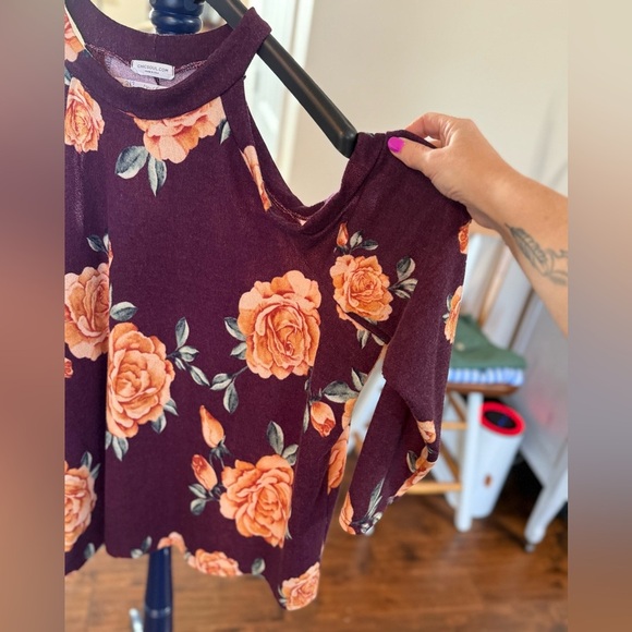 Chic Soul “Sweet Darlin” Floral Cold Shoulder Top in Deep Wine Purple - Picture 10 of 14
